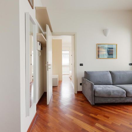 Bright & Comfy Apartment With Parking Milán Exterior foto