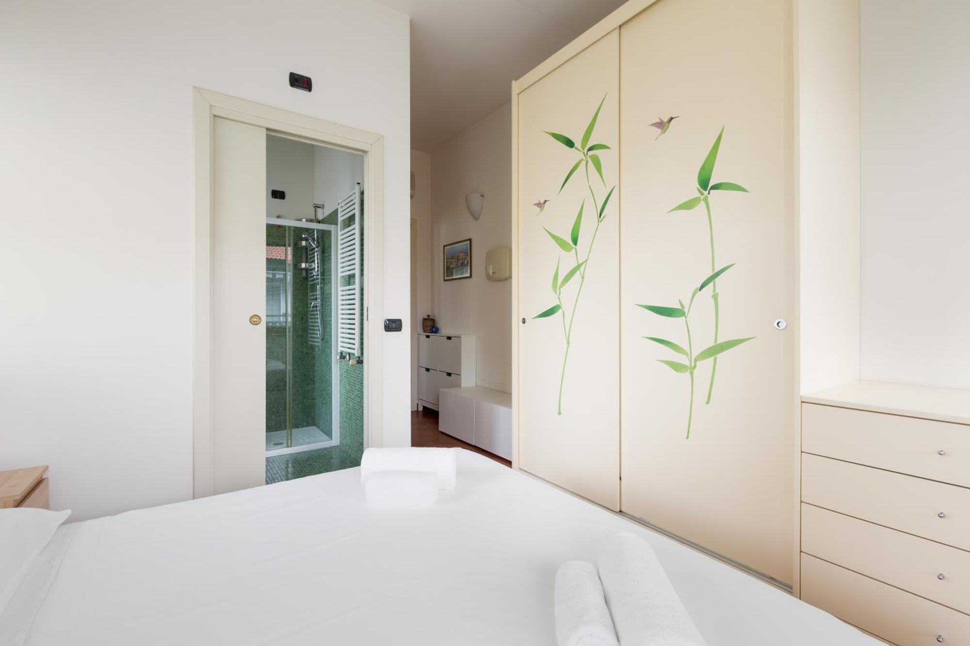 Bright & Comfy Apartment With Parking Milán Exterior foto