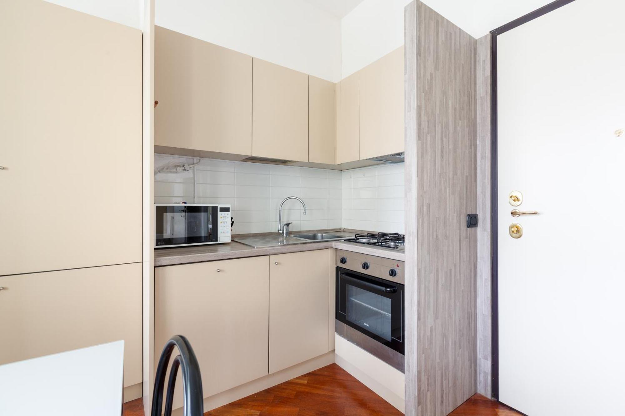 Bright & Comfy Apartment With Parking Milán Exterior foto