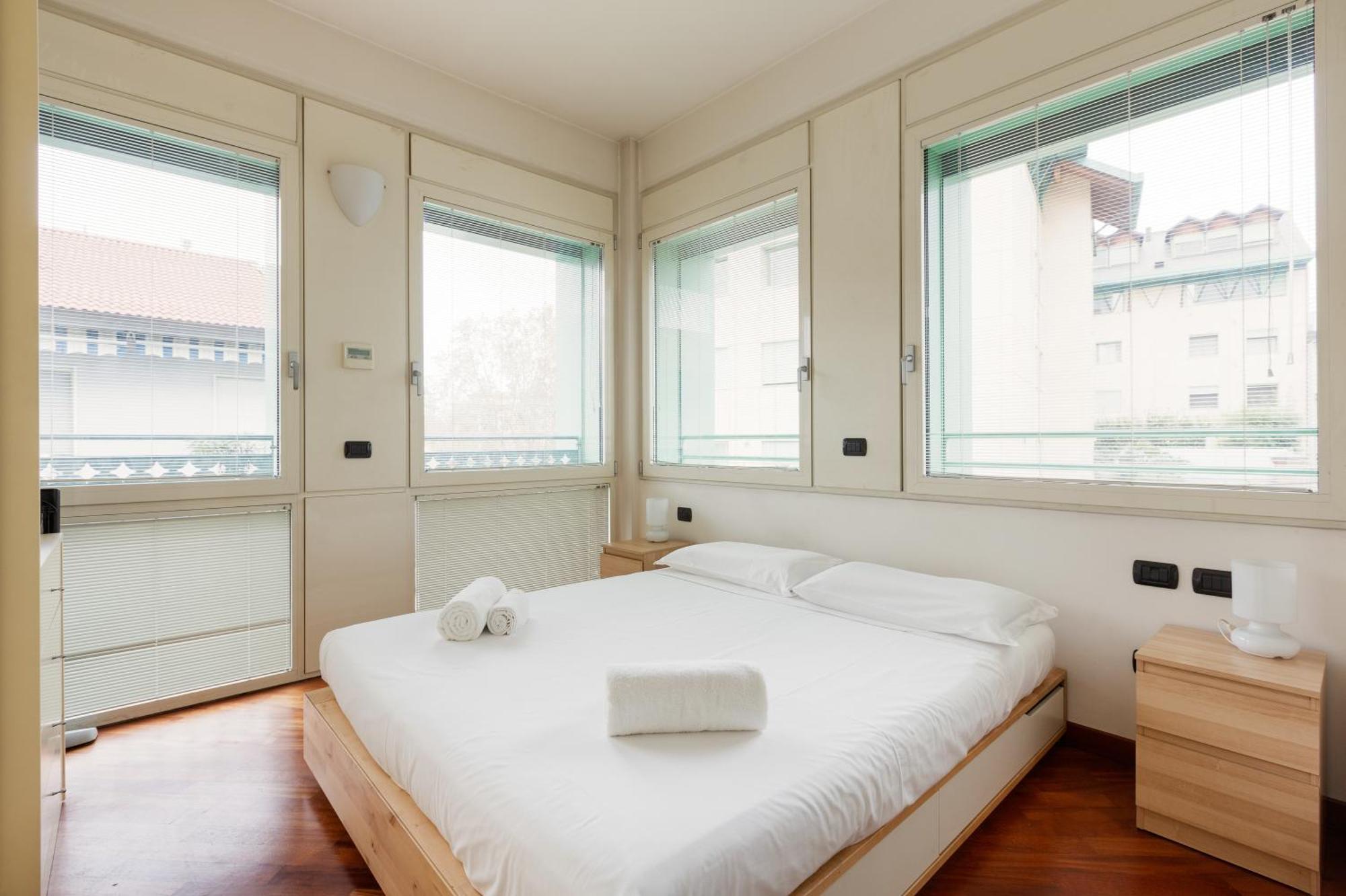 Bright & Comfy Apartment With Parking Milán Exterior foto